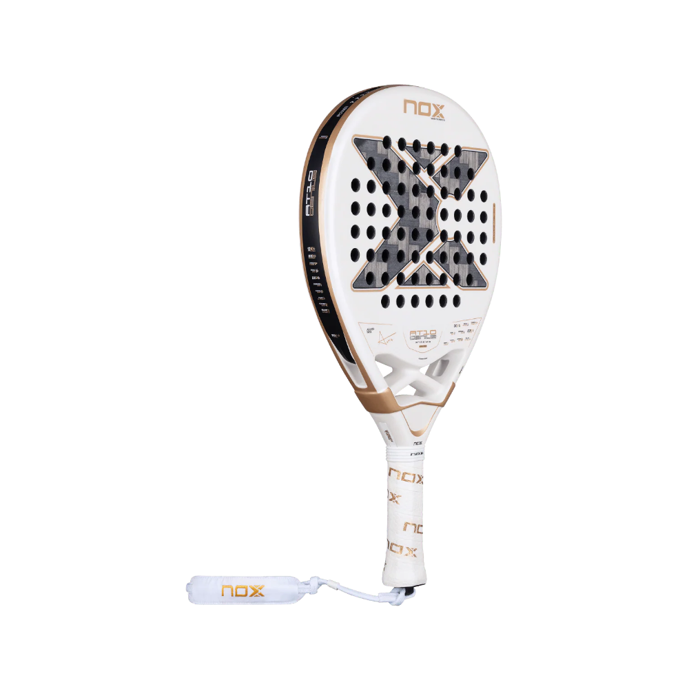Pala Nox AT10 Genius 12K Alum Xtrem Agustín Tapia 2026 — vista inclinada
