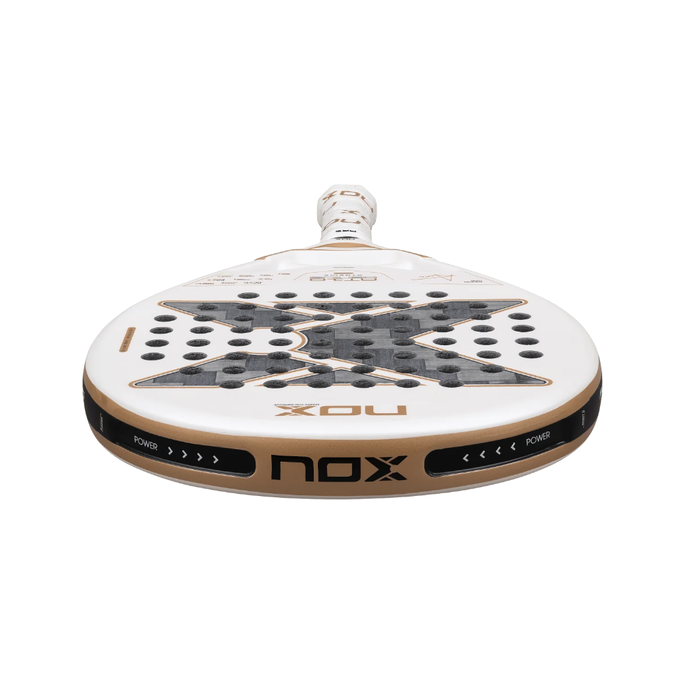 Pala Nox AT10 Genius 12K Alum Xtrem Agustín Tapia 2026 — canto de la pala