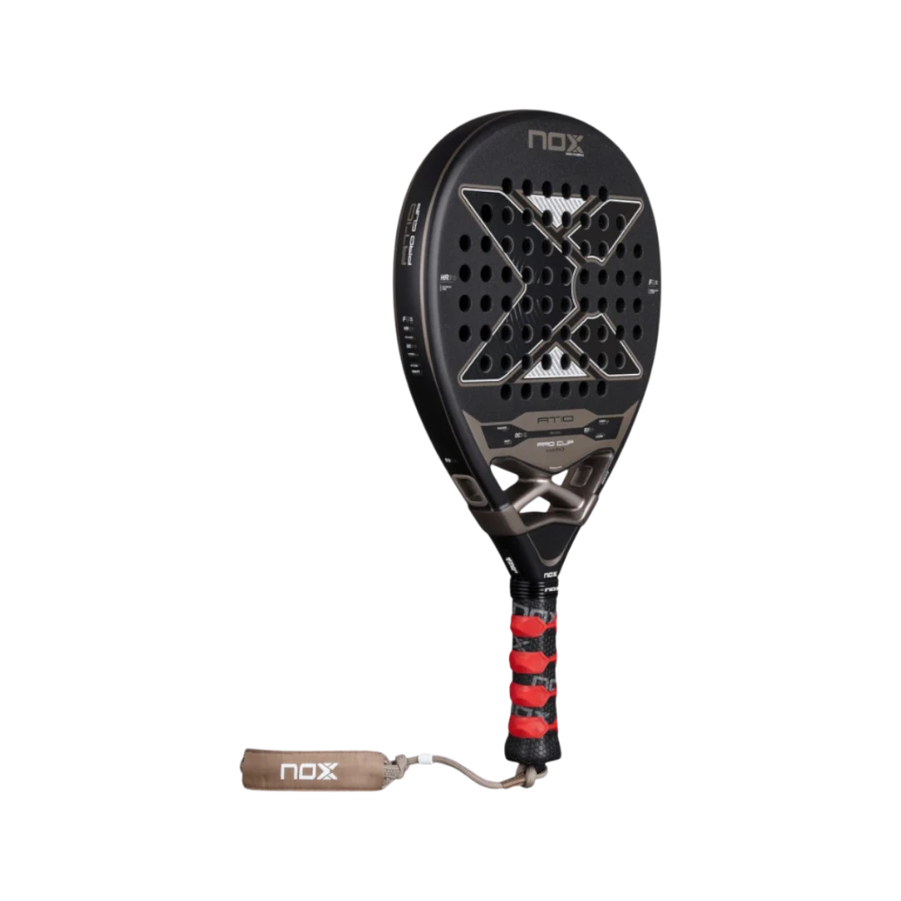 Pala de pádel Nox AT10 Pro Cup Hard by Agustín Tapia, vista inclinada