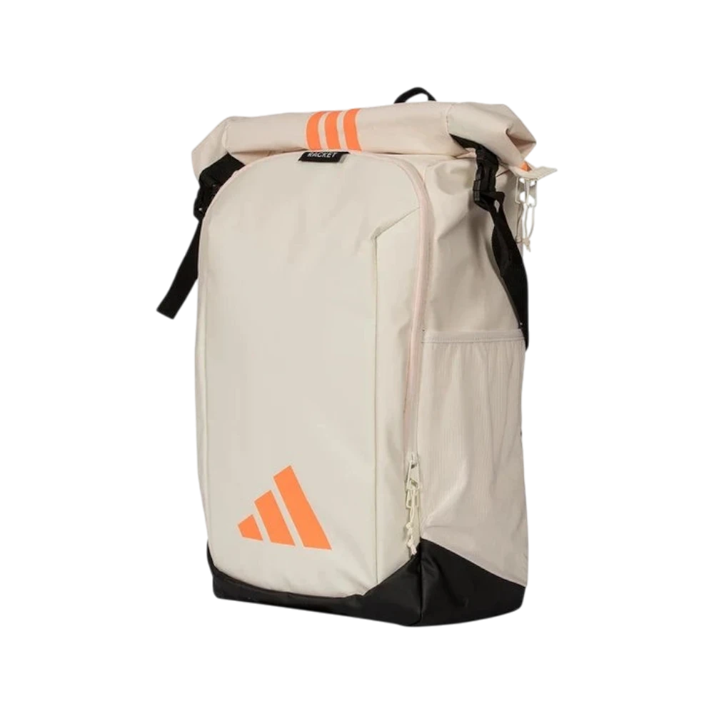 Mochila Adidas Multigame 2026 blanco roto, vista inclinada
