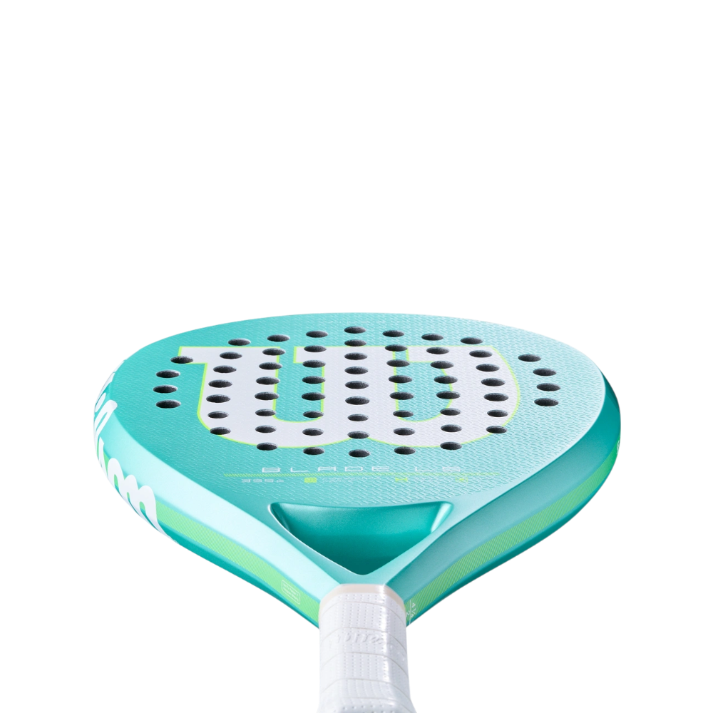 Pala Wilson Blade LS V4 Menta 2026 — vista inclinada