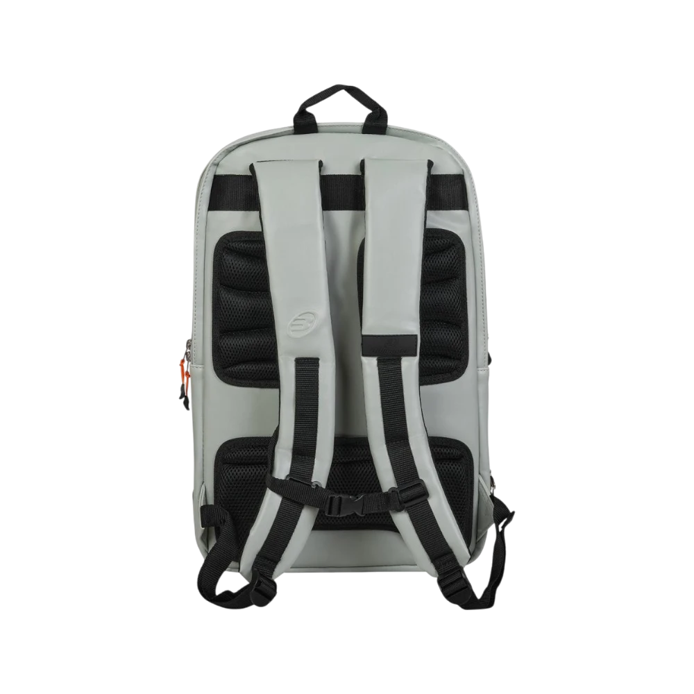 Mochila Bullpadel Hack 2026 negro y naranja, vista 3
