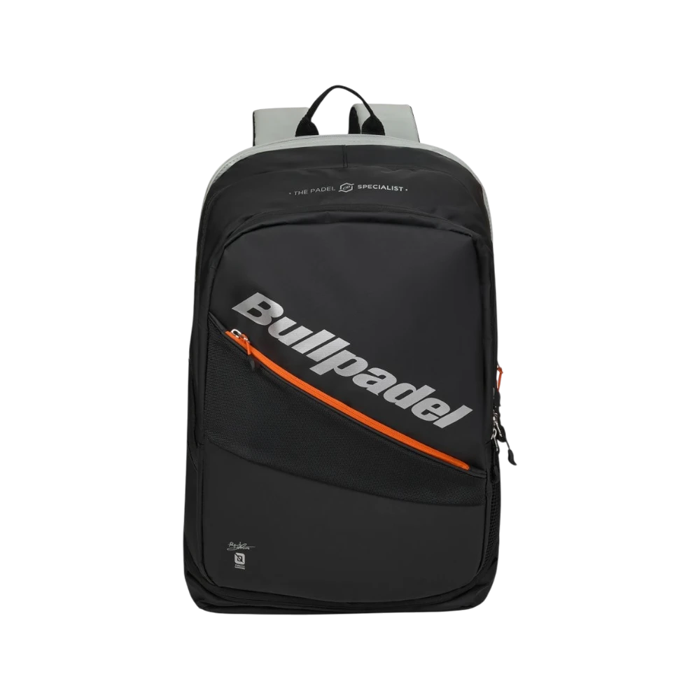 Mochila Bullpadel Hack 2026 negro y naranja, vista principal