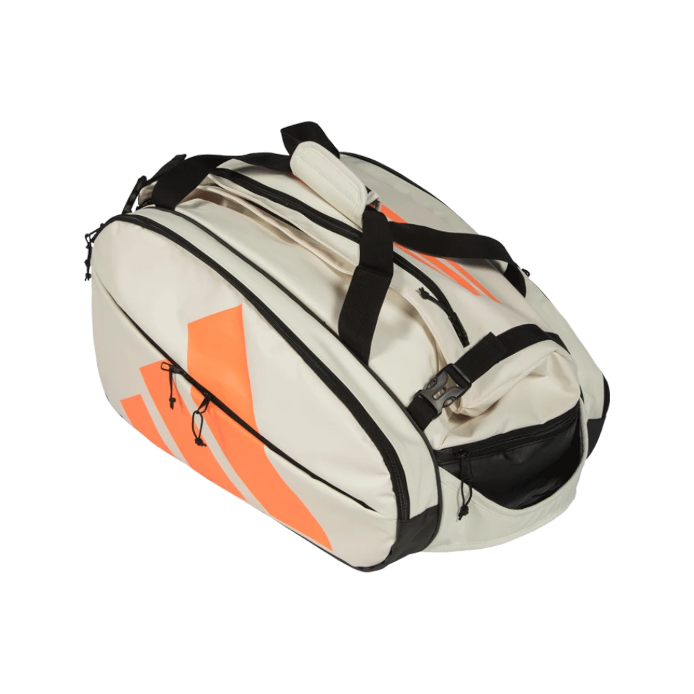Paletero Adidas Multigame 2026 blanco roto, vista inclinada