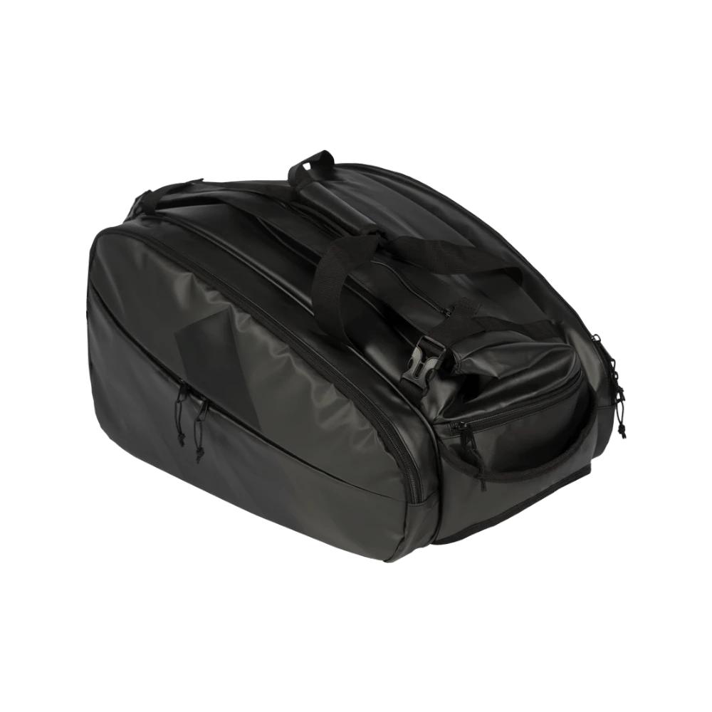 Paletero Adidas Multigame 2026 negro tonal, vista inclinada