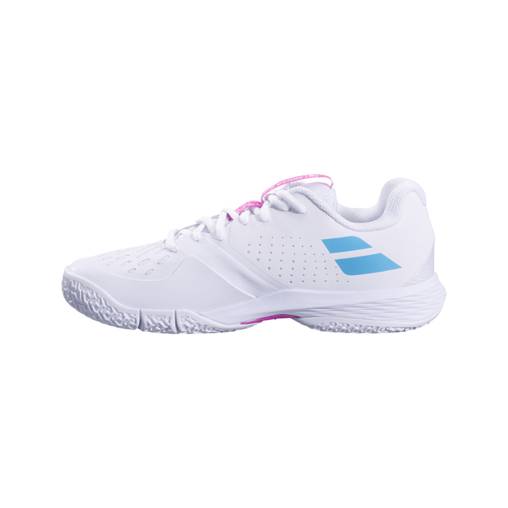 Zapatillas de pádel Babolat Sensa Rise de mujer en blanco/rojo, vista en tres cuartos