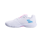 Zapatillas de pádel Babolat Sensa Rise de mujer en blanco/rojo, vista en tres cuartos